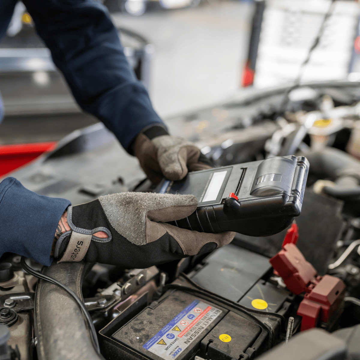 Autobatterijen: Waar zijn ze van gemaakt, en hoe werken ze?