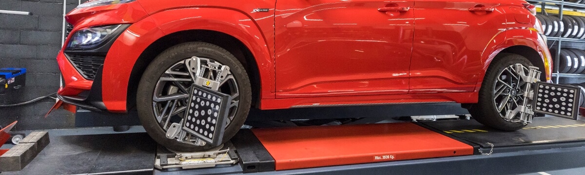 carro-na-midas-a-fazer-o-alinhamento-da-direcao